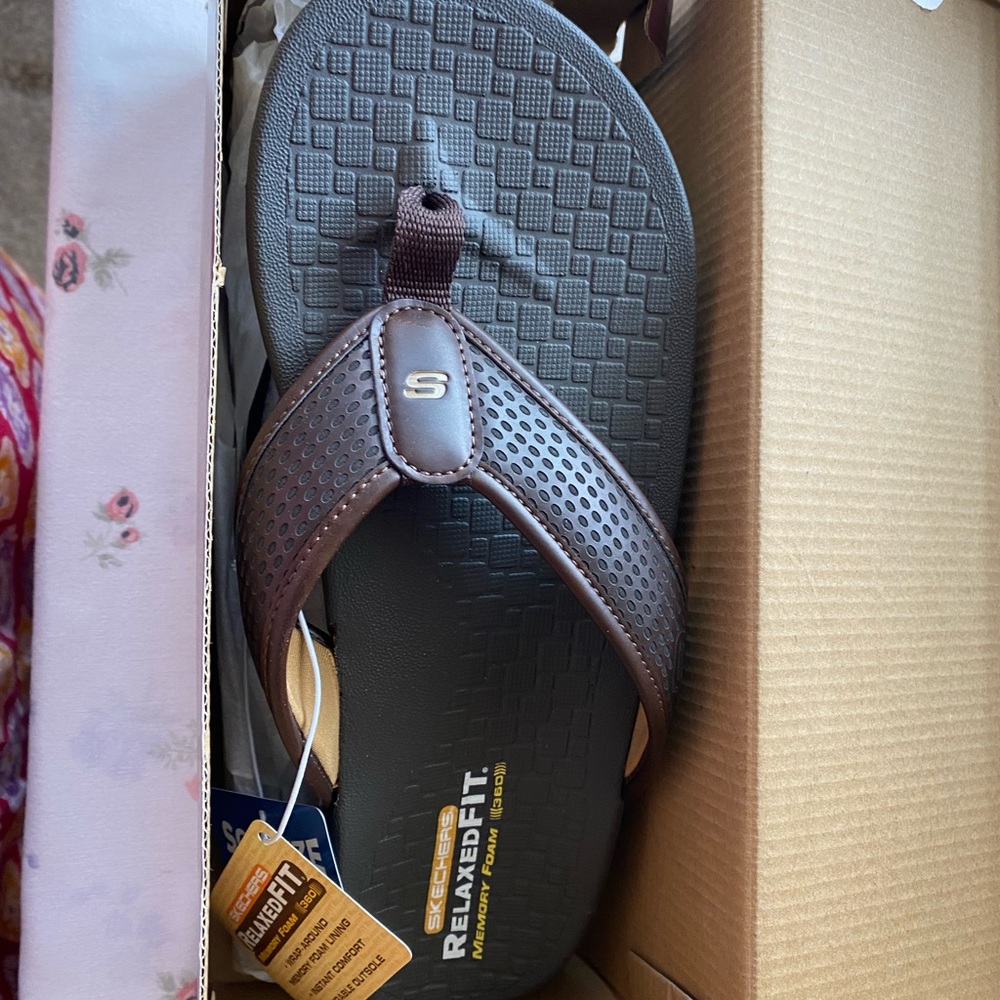 Skechers Men’s Relaxed Fit Slippers - Picture 3 of 5